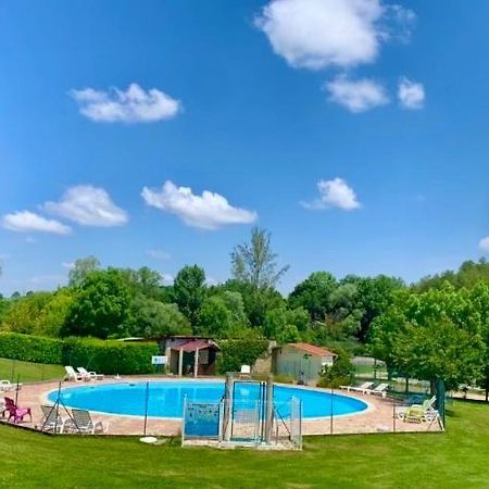 Camping Familial Paisible Avec Piscine, Mobil Home , Chalet, Studio & Emplacement Nue Casties-Labrande 외부 사진
