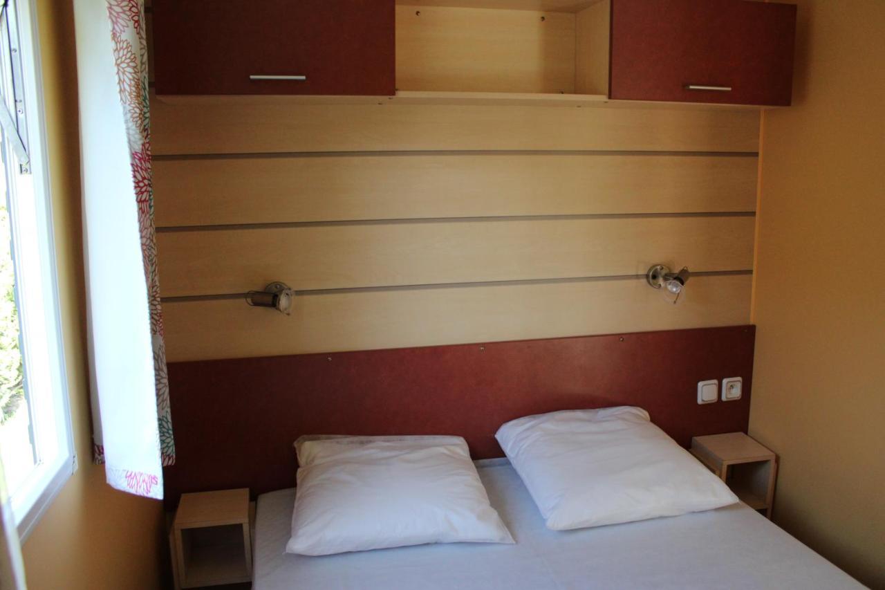 Camping Familial Paisible Avec Piscine, Mobil Home , Chalet, Studio & Emplacement Nue Casties-Labrande 외부 사진