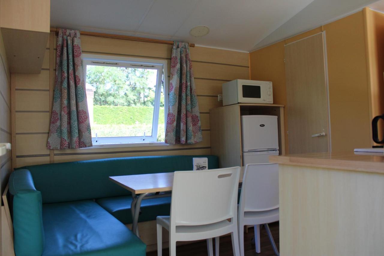 Camping Familial Paisible Avec Piscine, Mobil Home , Chalet, Studio & Emplacement Nue Casties-Labrande 외부 사진