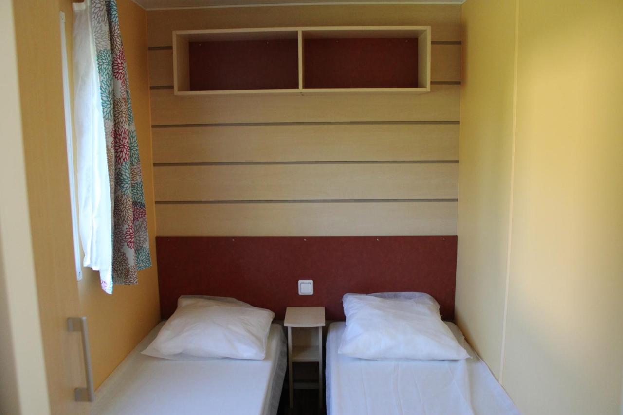 Camping Familial Paisible Avec Piscine, Mobil Home , Chalet, Studio & Emplacement Nue Casties-Labrande 외부 사진