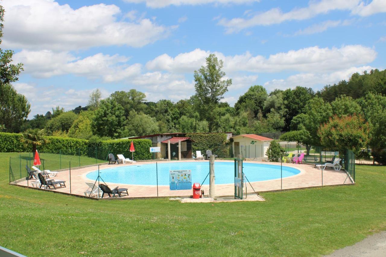 Camping Familial Paisible Avec Piscine, Mobil Home , Chalet, Studio & Emplacement Nue Casties-Labrande 외부 사진