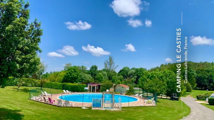 Camping Familial Paisible Avec Piscine, Mobil Home , Chalet, Studio & Emplacement Nue Casties-Labrande 외부 사진