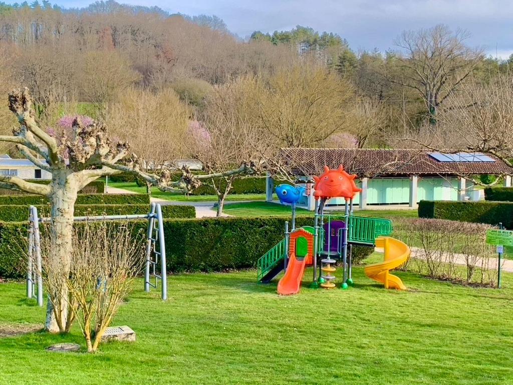 Camping Familial Paisible Avec Piscine, Mobil Home , Chalet, Studio & Emplacement Nue Casties-Labrande 외부 사진