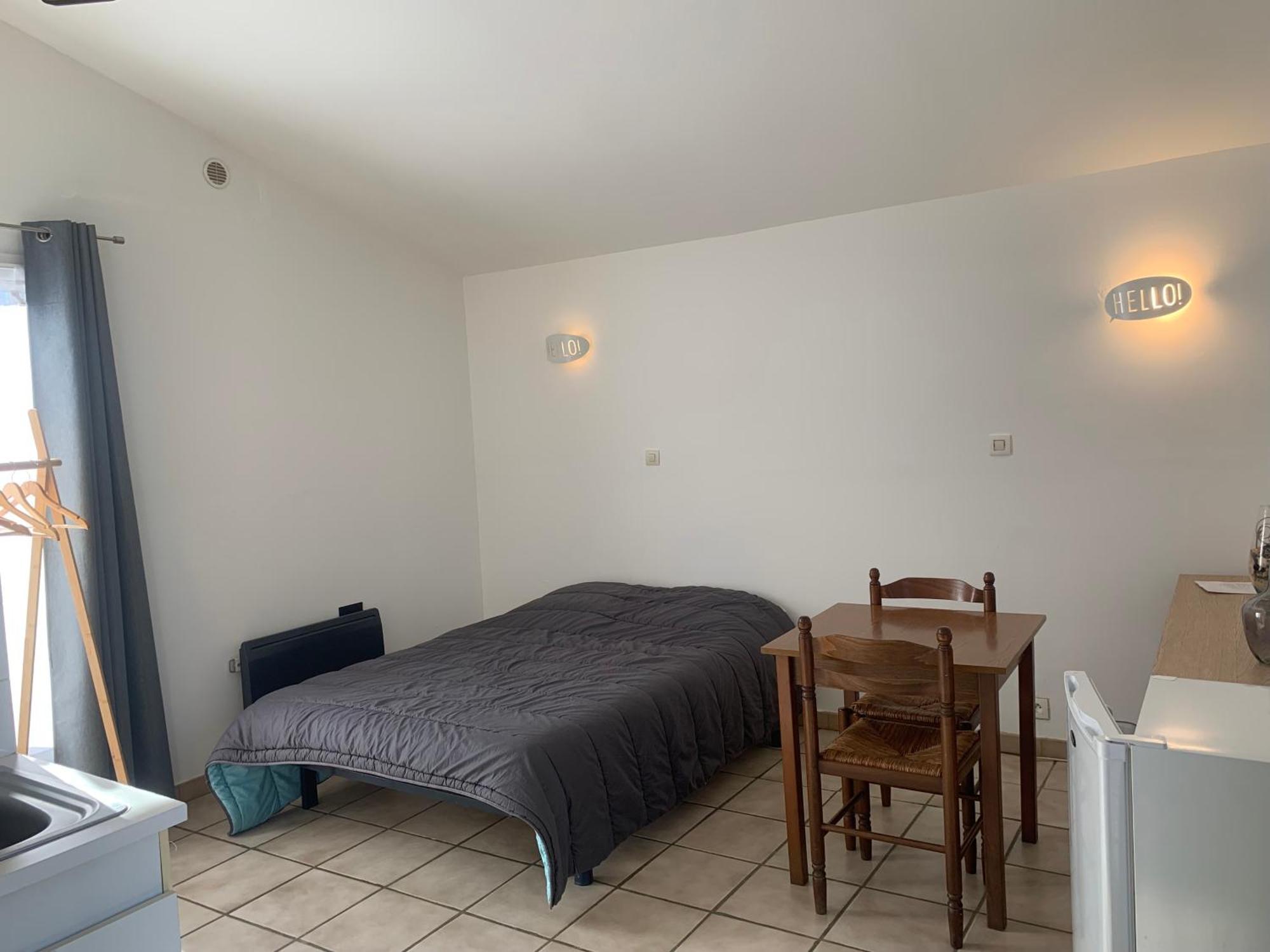 Camping Familial Paisible Avec Piscine, Mobil Home , Chalet, Studio & Emplacement Nue Casties-Labrande 외부 사진