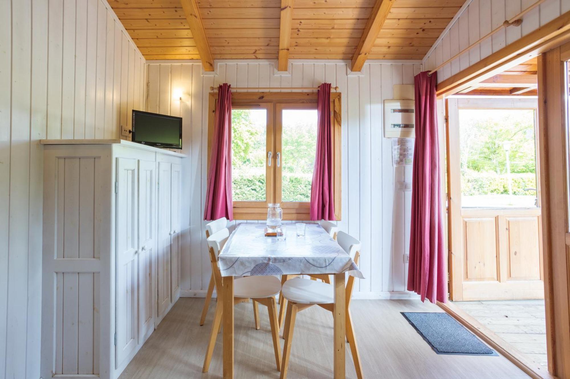 Camping Familial Paisible Avec Piscine, Mobil Home , Chalet, Studio & Emplacement Nue Casties-Labrande 외부 사진