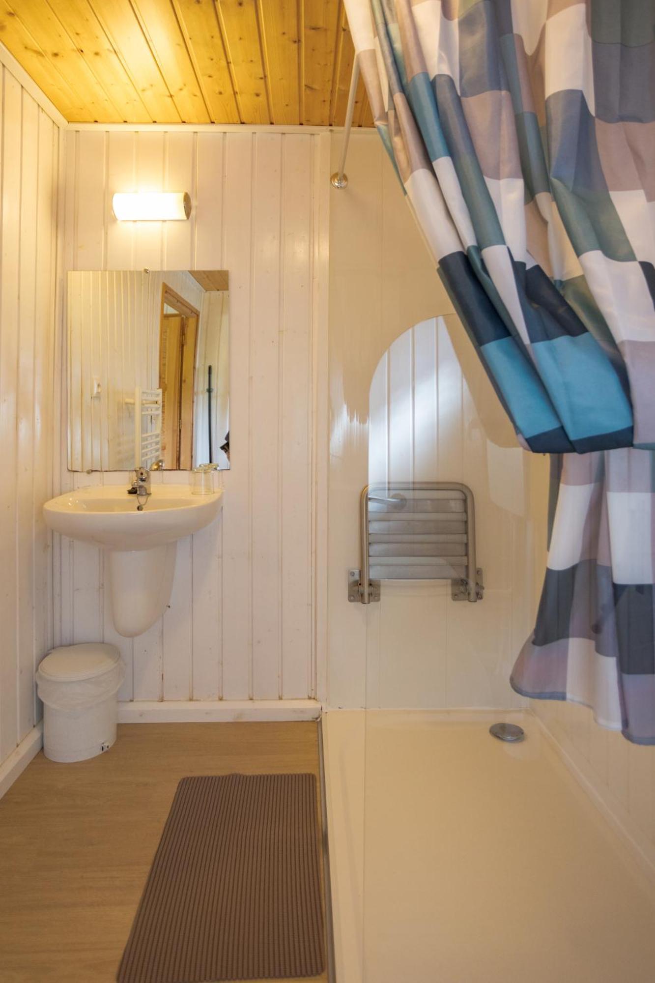 Camping Familial Paisible Avec Piscine, Mobil Home , Chalet, Studio & Emplacement Nue Casties-Labrande 외부 사진