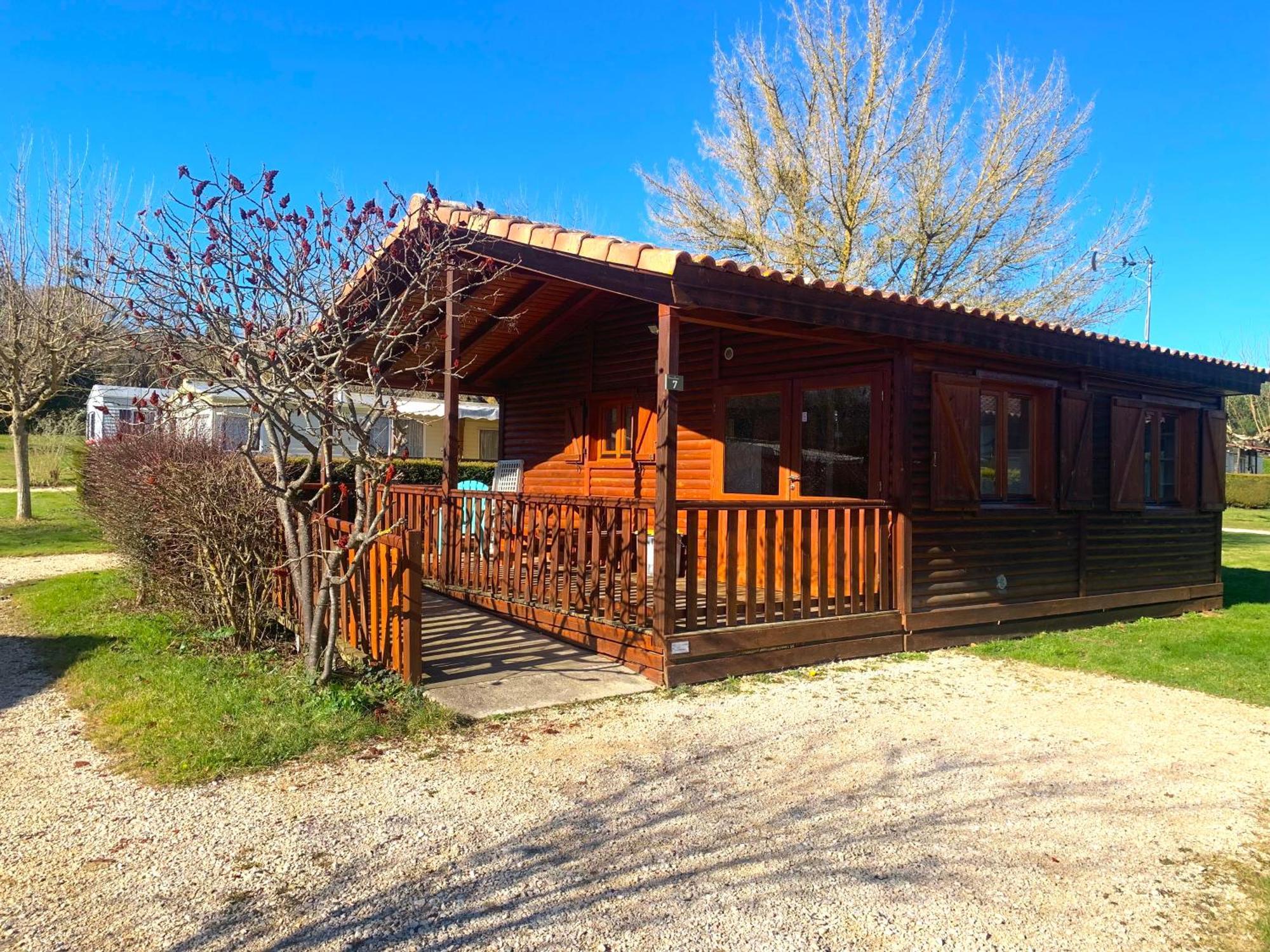 Camping Familial Paisible Avec Piscine, Mobil Home , Chalet, Studio & Emplacement Nue Casties-Labrande 외부 사진