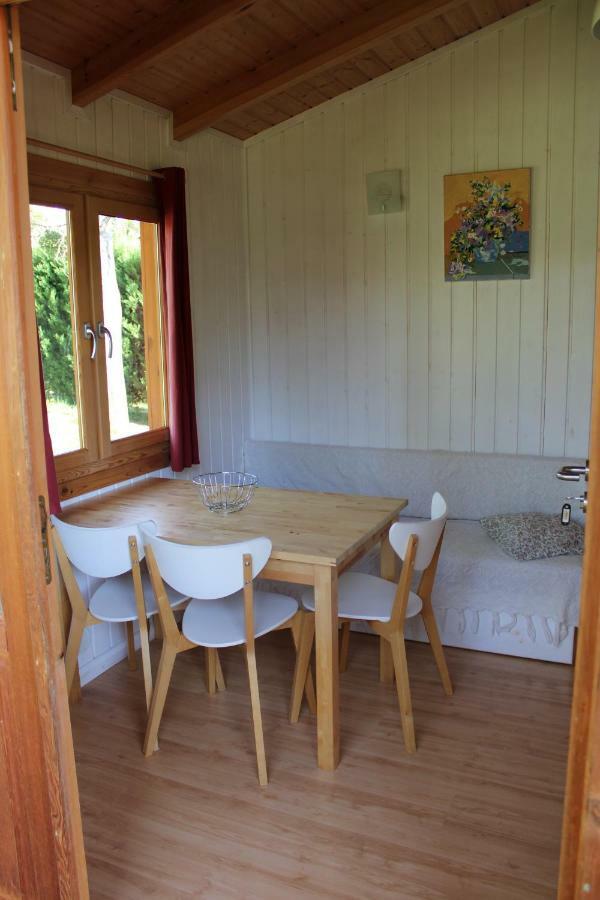 Camping Familial Paisible Avec Piscine, Mobil Home , Chalet, Studio & Emplacement Nue Casties-Labrande 외부 사진