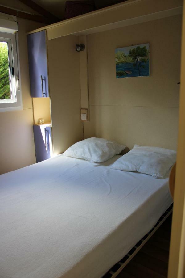 Camping Familial Paisible Avec Piscine, Mobil Home , Chalet, Studio & Emplacement Nue Casties-Labrande 외부 사진