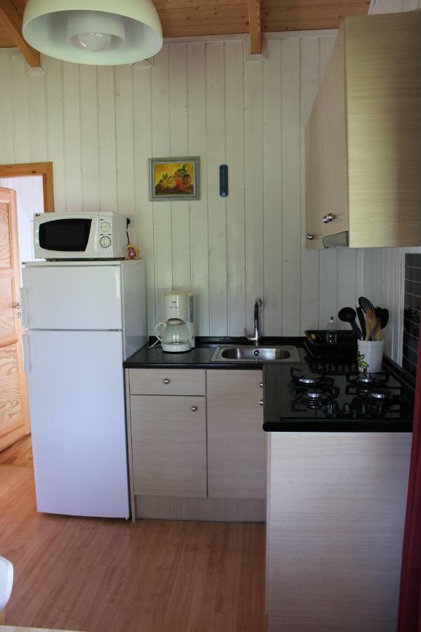 Camping Familial Paisible Avec Piscine, Mobil Home , Chalet, Studio & Emplacement Nue Casties-Labrande 외부 사진