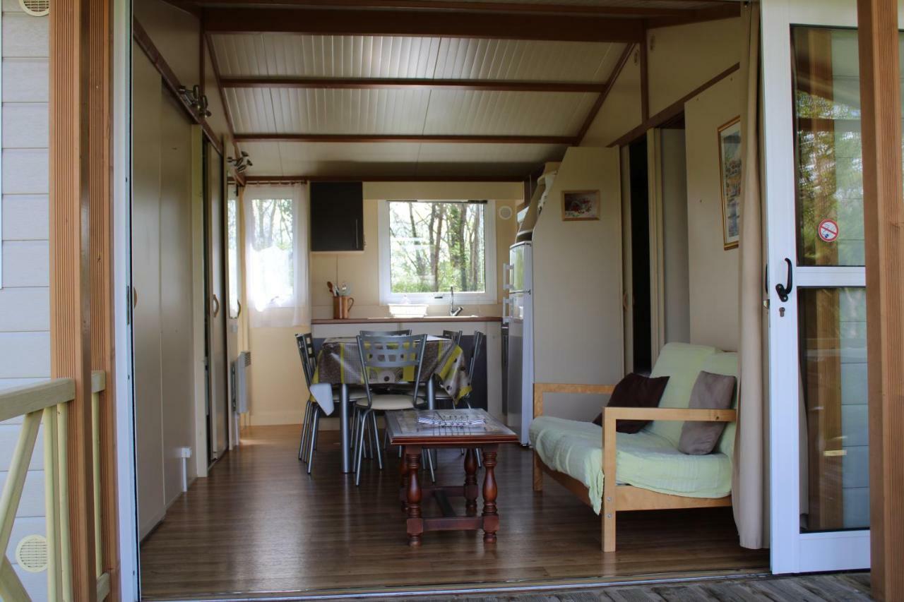 Camping Familial Paisible Avec Piscine, Mobil Home , Chalet, Studio & Emplacement Nue Casties-Labrande 외부 사진