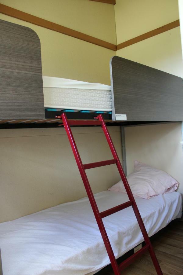 Camping Familial Paisible Avec Piscine, Mobil Home , Chalet, Studio & Emplacement Nue Casties-Labrande 외부 사진
