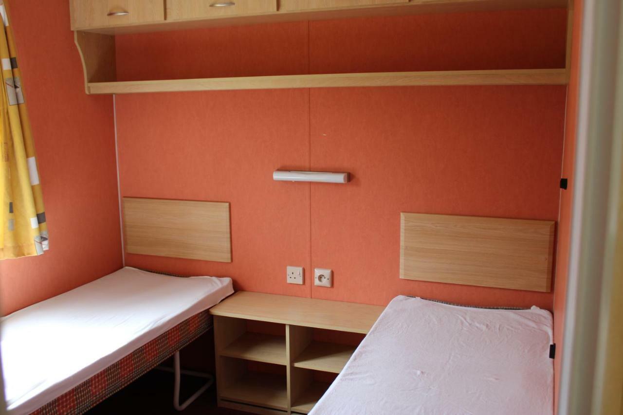 Camping Familial Paisible Avec Piscine, Mobil Home , Chalet, Studio & Emplacement Nue Casties-Labrande 외부 사진